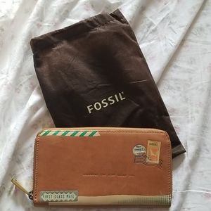 NWOT Fossil Leather Wallet w/ Storage Bag